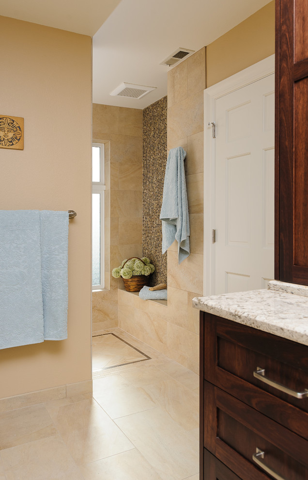 Home design - transitional home design idea in Miami