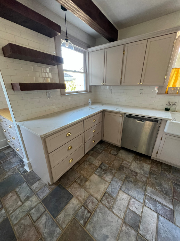 Kitchen - rustic kitchen idea in Seattle