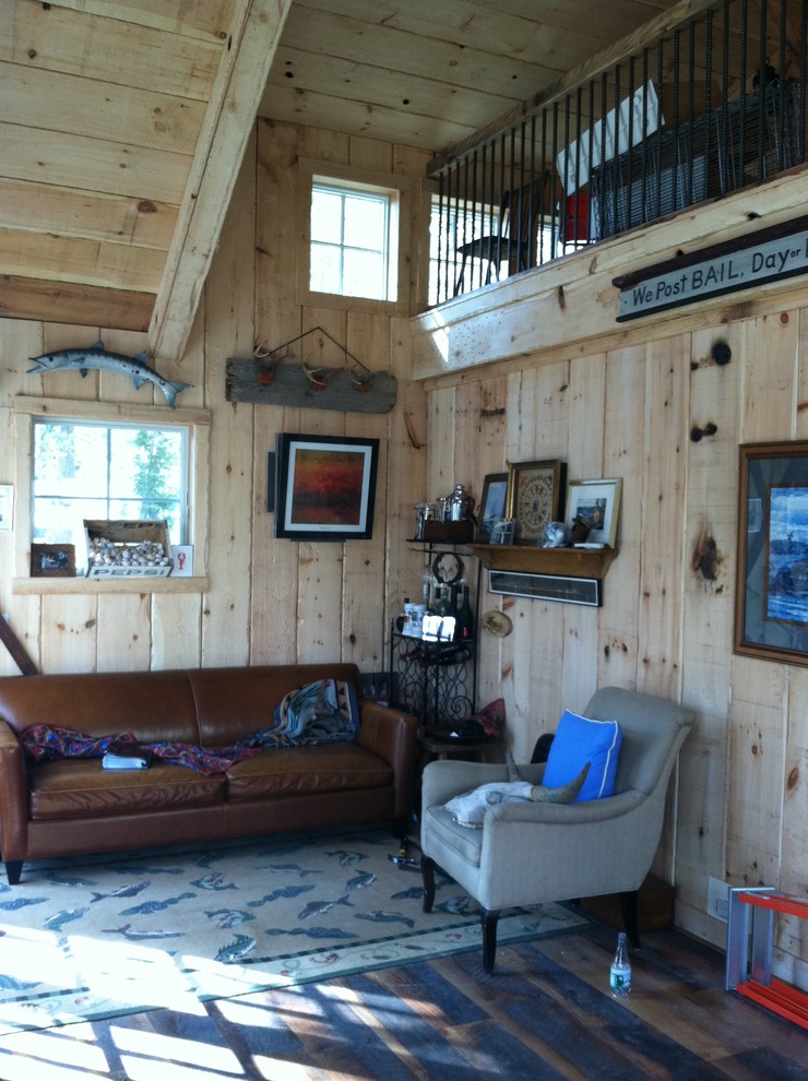 Mountain style home design photo in New York