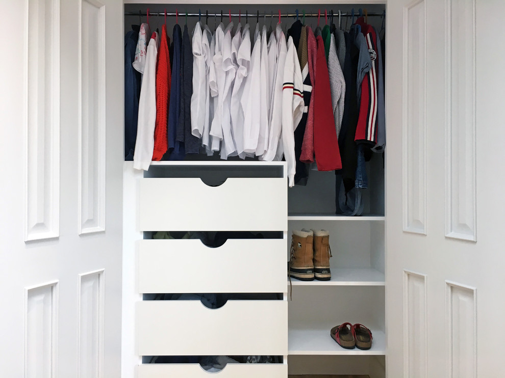 Inspiration for a mid-sized traditional storage and wardrobe in London.