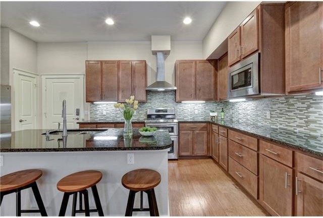 Example of a transitional kitchen design in Austin