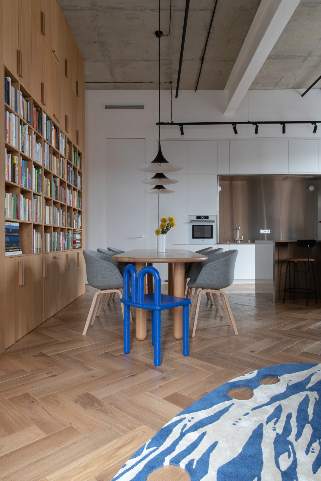 Минималистичная квартира в лофт-апартаментах в Москве