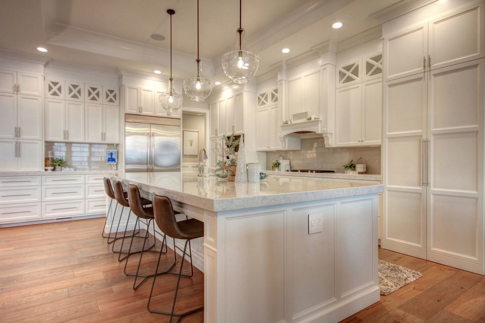 Transitional kitchen photo in Chicago