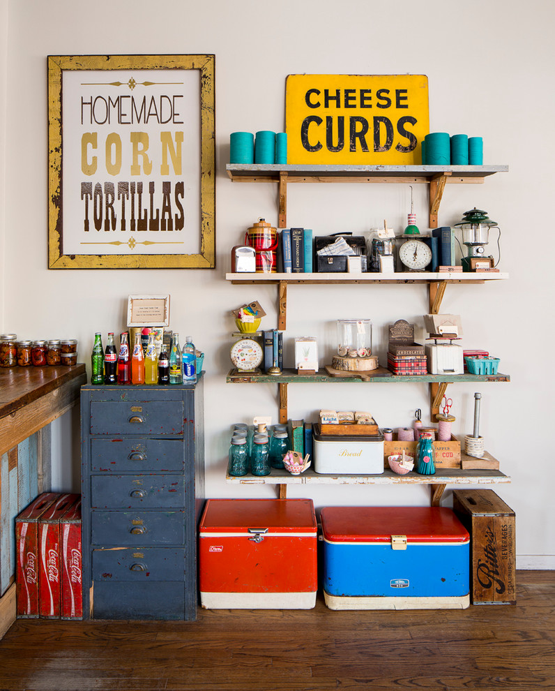 Photo of a shabby-chic style kitchen in Chicago.