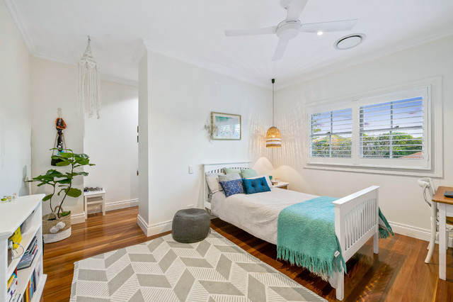 Classic Hamptons traditional-bedroom