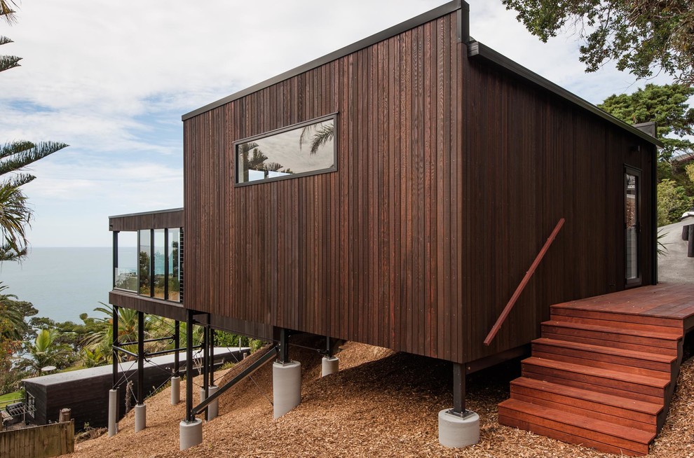 Home design - coastal home design idea in Auckland