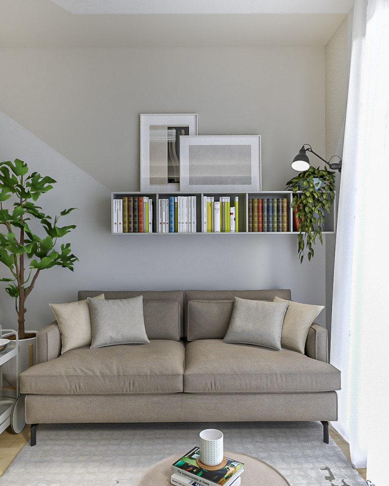 Пример оригинального дизайна: маленькая открытая гостиная комната в современном стиле с с книжными шкафами и полками, разноцветными стенами, светлым паркетным полом, скрытым телевизором и многоуровневым потолком для на участке и в саду