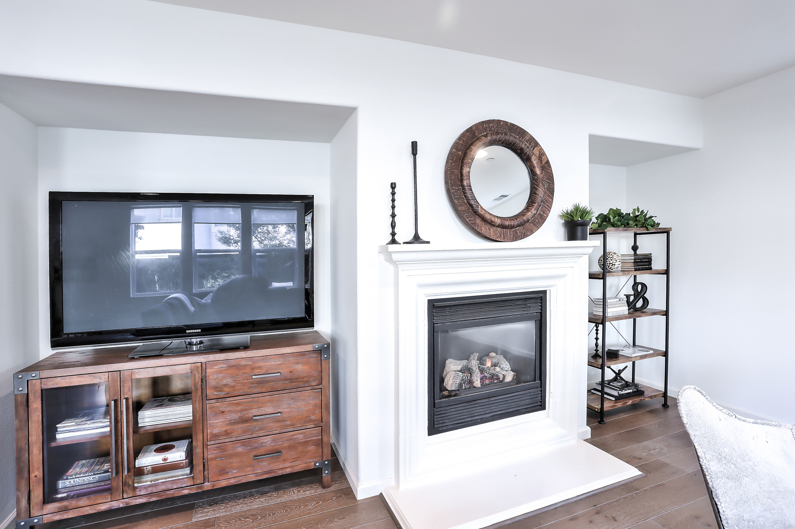 Sunny Cove Staging