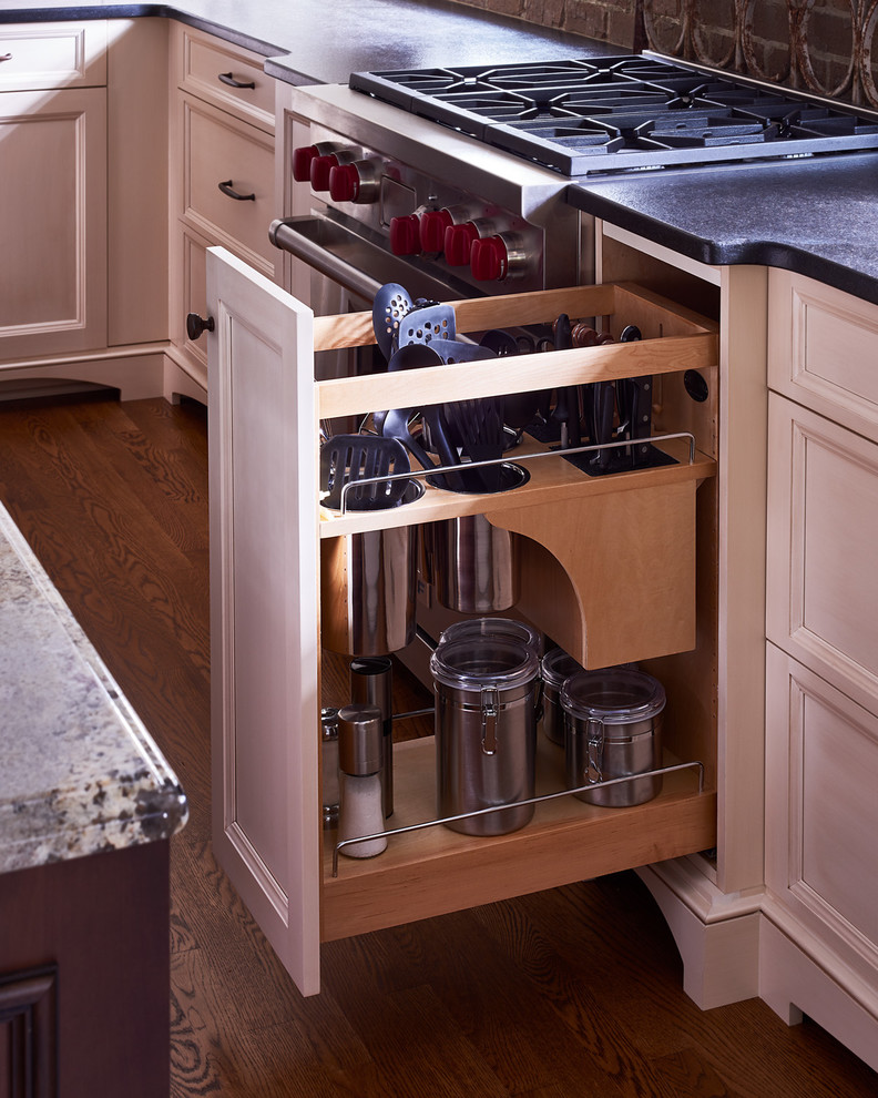 Example of a transitional home design design in Raleigh