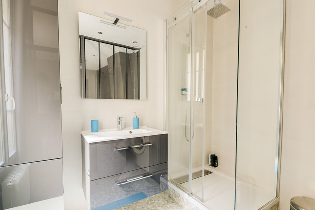 R&eacute;novation d'un appartement Parisien minimalistisch-badezimmer