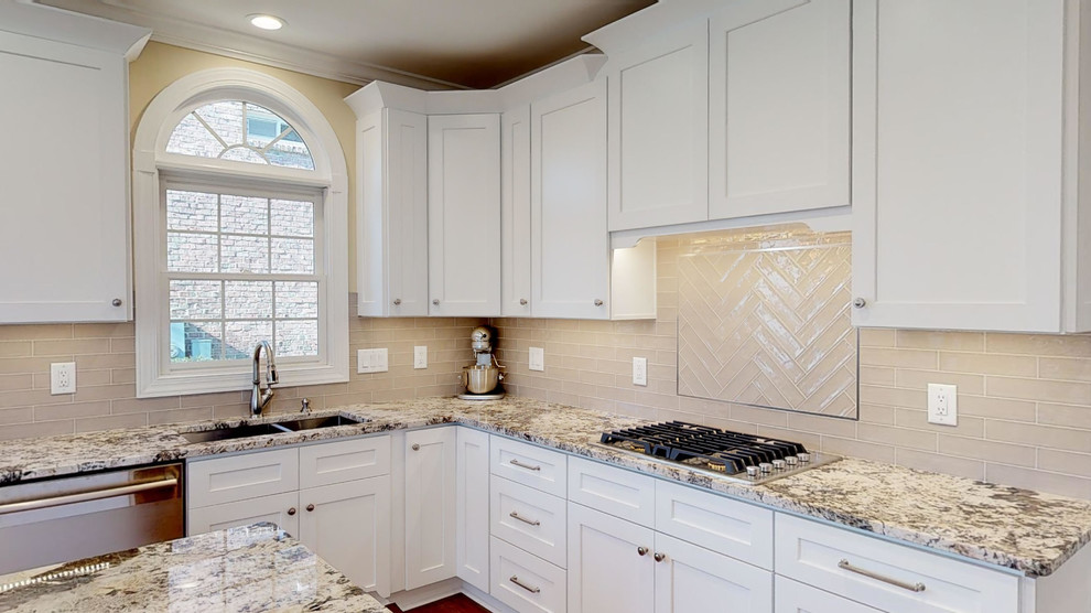 Transitional home design photo in Raleigh