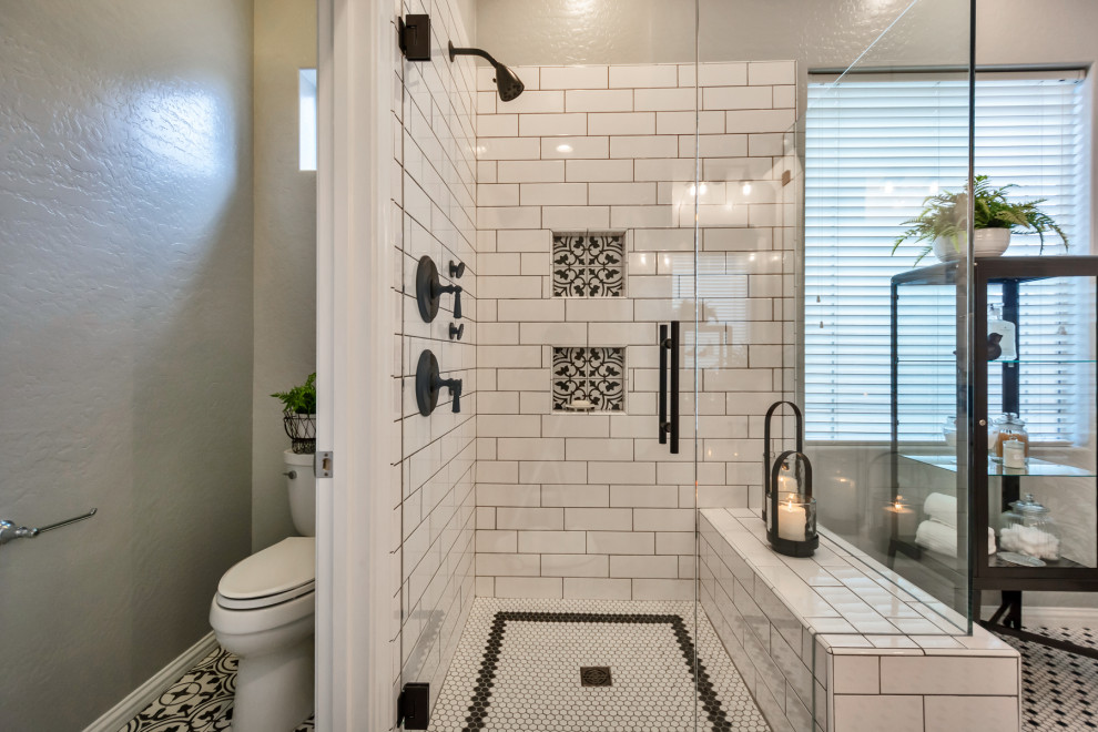 Mid-sized transitional master bathroom in Phoenix with shaker cabinets, white cabinets, a corner shower, white tile, subway tile, grey walls, mosaic tile floors, an undermount sink, granite benchtops, white floor, a hinged shower door and black benchtops.