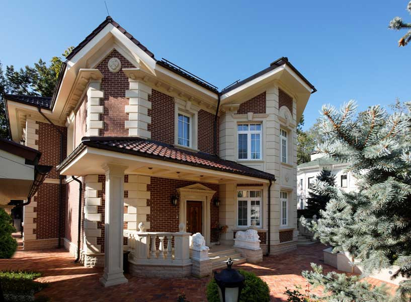 Комбинированная отделка загородного дома