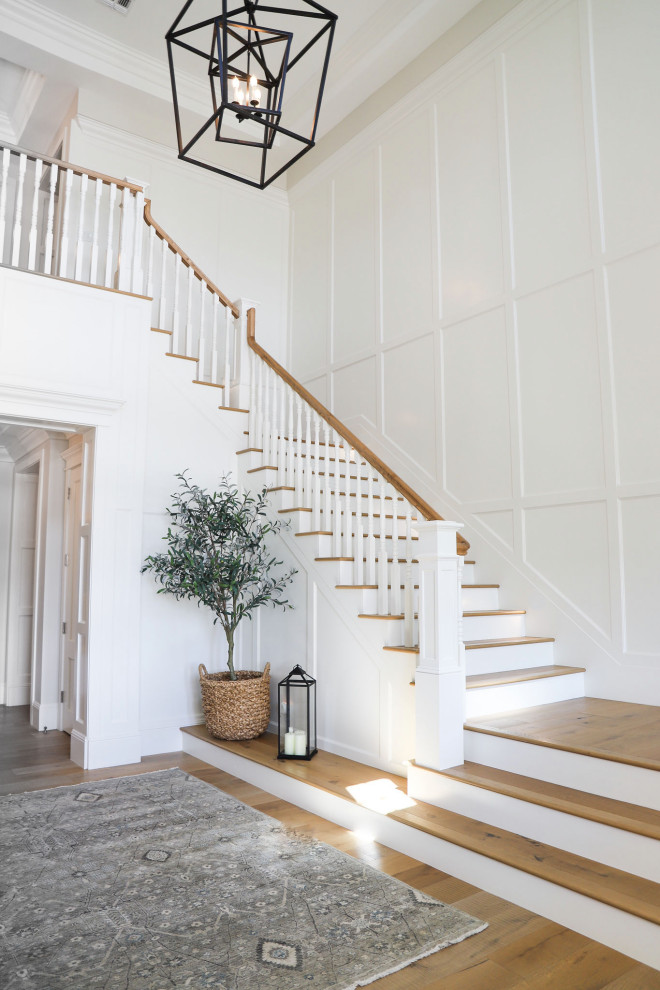 Example of a transitional home design design in Phoenix
