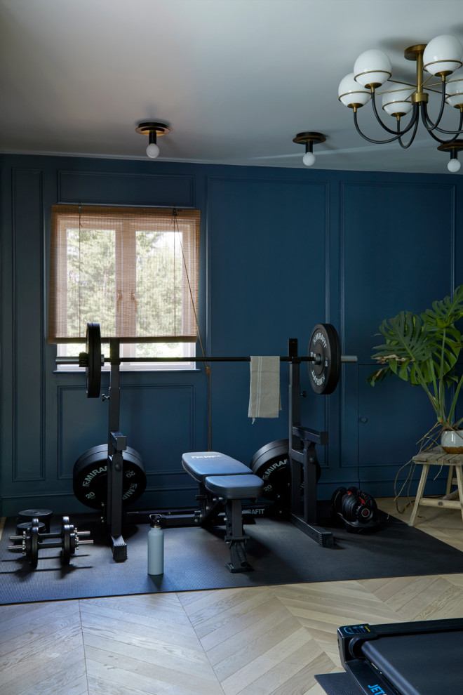 Inspiration for a traditional home gym in London.