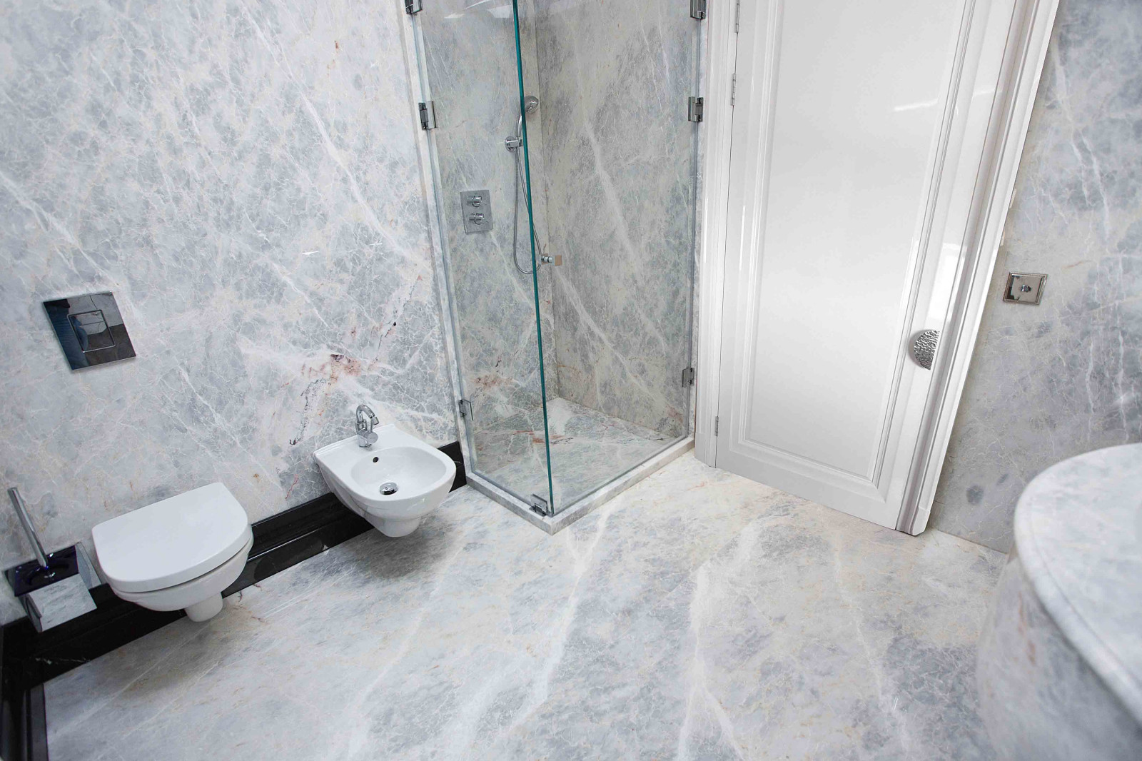 Мрамор в ванной комнате