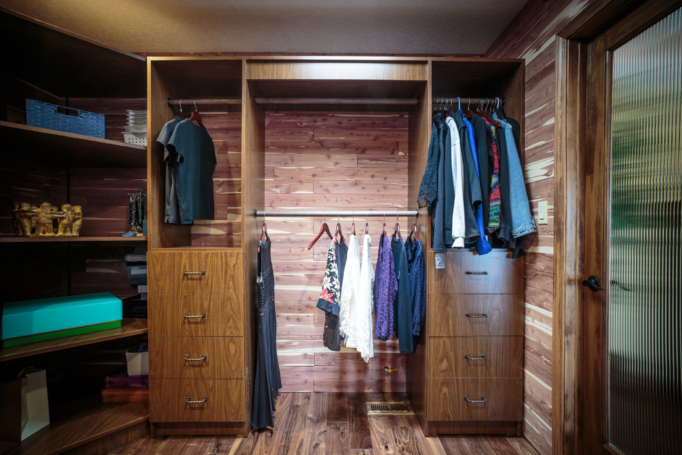 Mountain style closet photo in Albuquerque