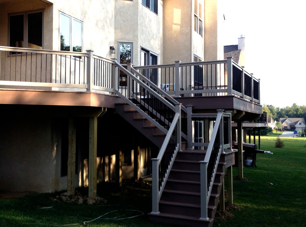 Deck - mid-sized transitional side yard balcony deck idea in Columbus with no cover