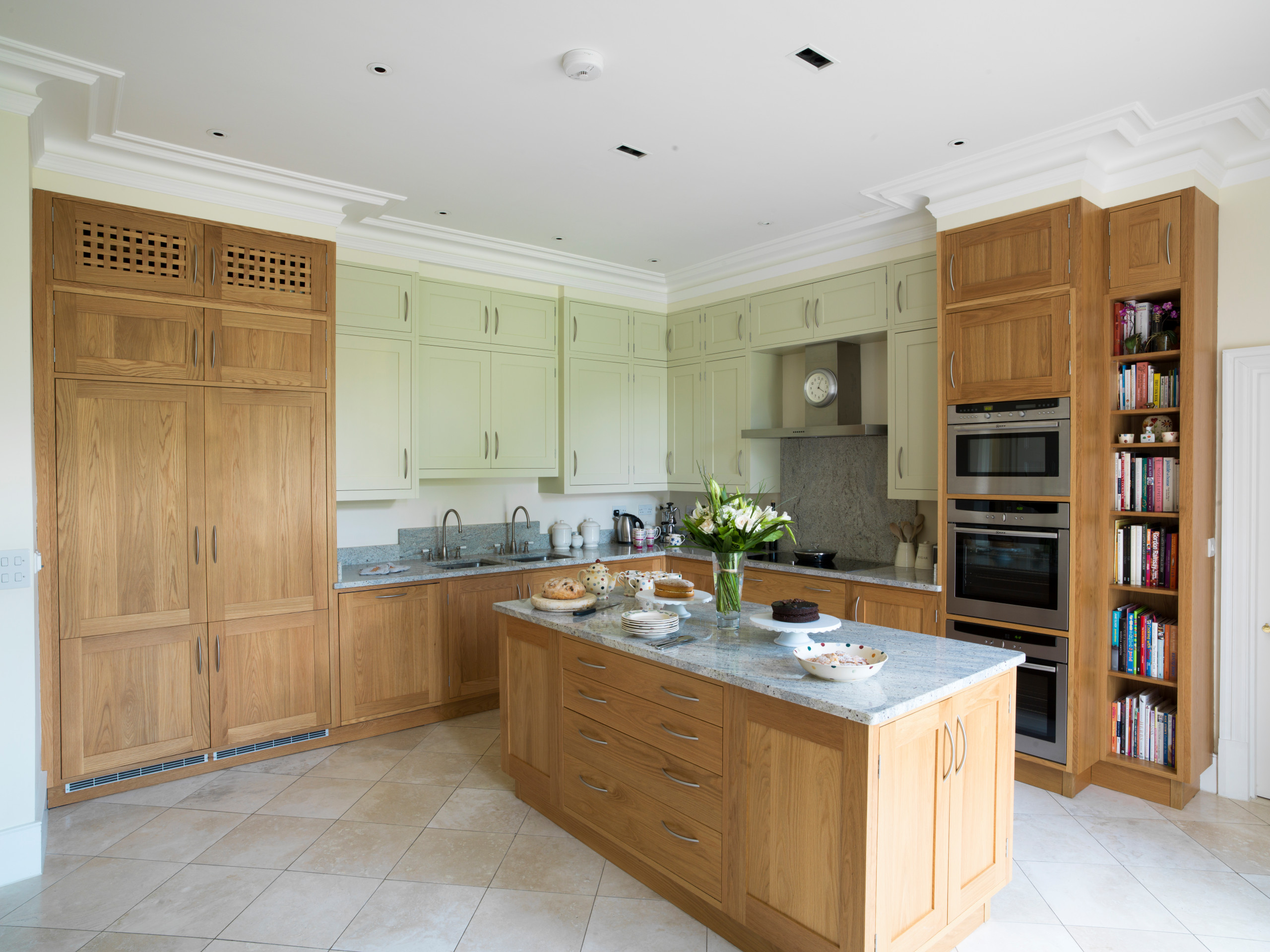 Putney oak and painted kitchen designed and made by Tim Wood