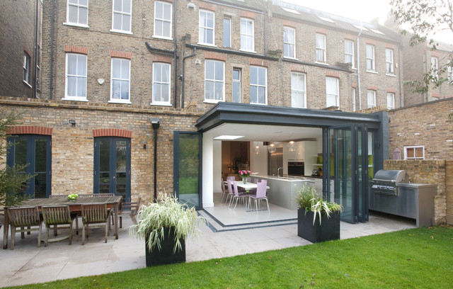 Kitchen Extension with Bifold Doors trendy-hus-og-facade