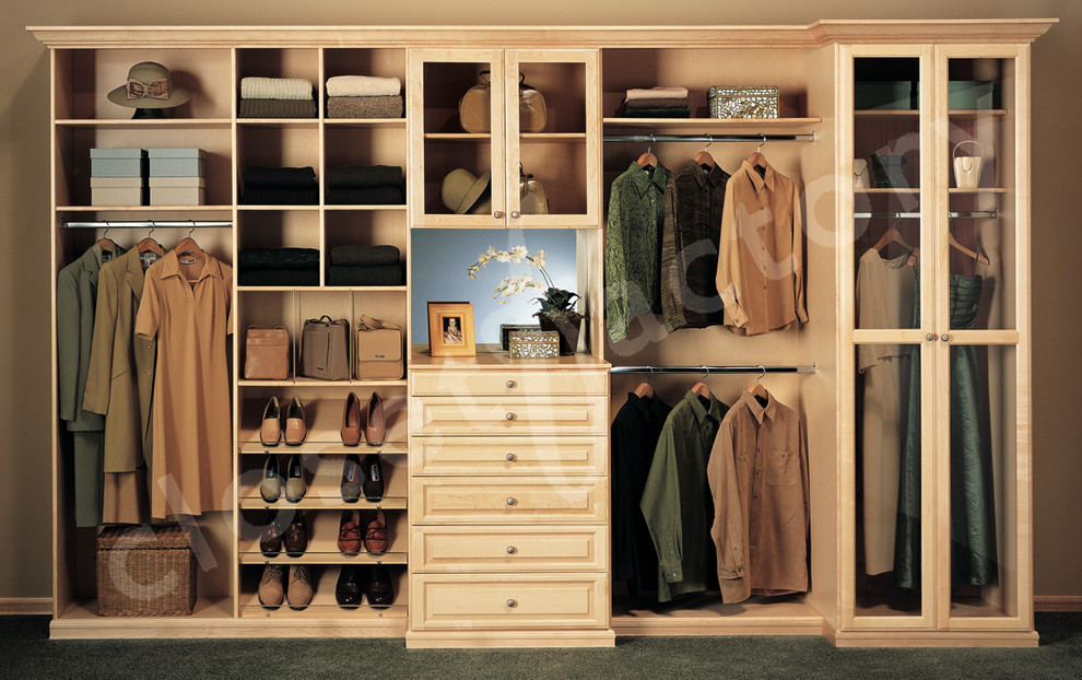 Traditional storage and wardrobe in Los Angeles.