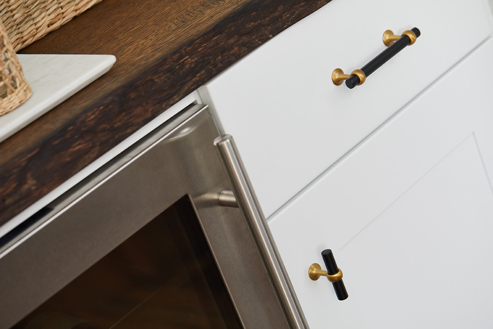 Kitchen - transitional kitchen idea in Grand Rapids