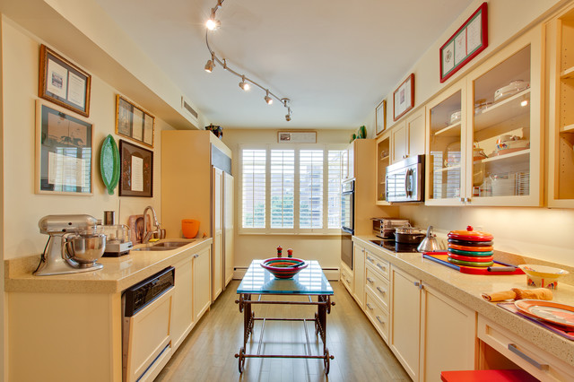 Modern Transitional Buttermilk Yellow Kitchen eklektisch-kueche