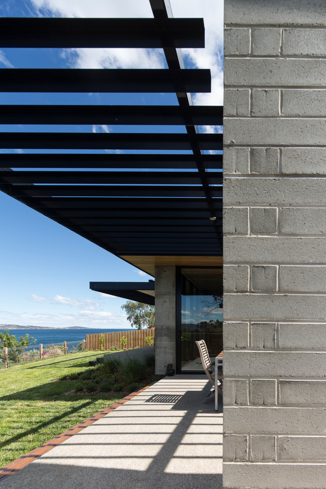 Inspiration for a contemporary home design in Hobart.