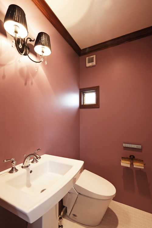 紫の壁紙を使ったトイレの施工事例