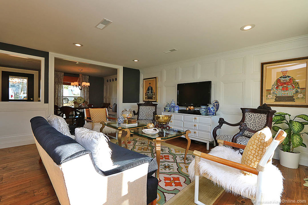 Eclectic home design photo in Chicago
