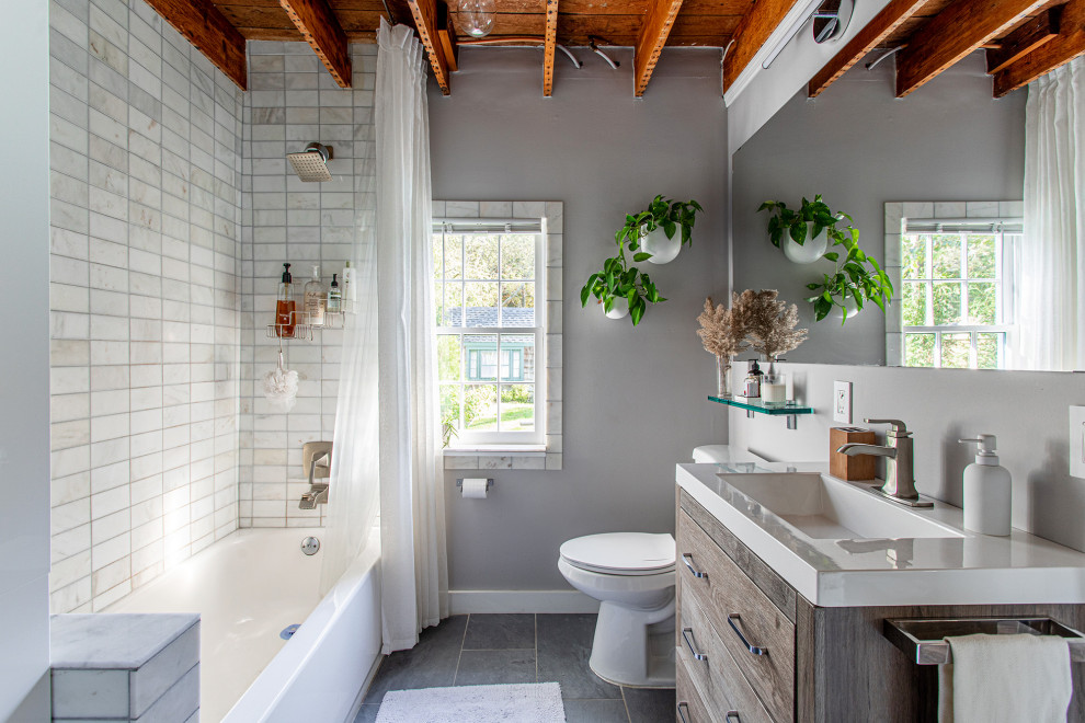 Inspiration for a cottage bathroom remodel in New York