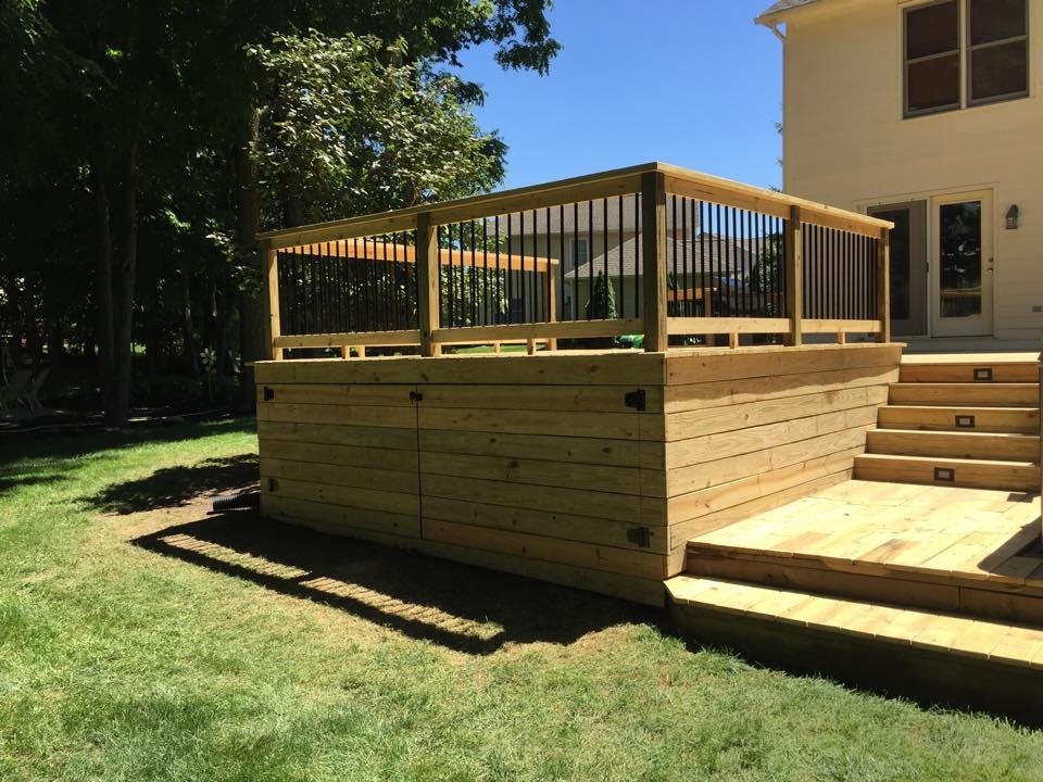 Huge backyard deck photo in Indianapolis