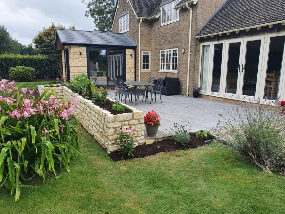 Photo of a contemporary patio in Gloucestershire.
