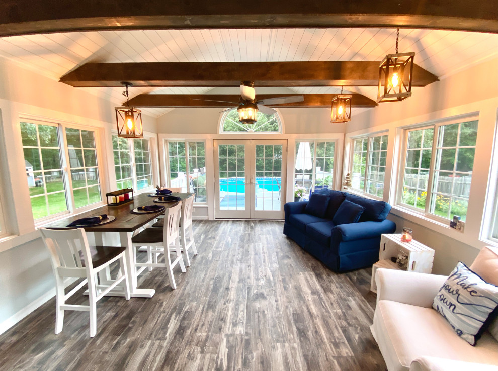 Esempio di una veranda country di medie dimensioni con pavimento in vinile, soffitto classico e pavimento grigio