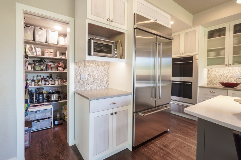 Eat-in kitchen - transitional l-shaped eat-in kitchen idea in Denver with shaker cabinets, quartz countertops, multicolored backsplash, an island and white countertops