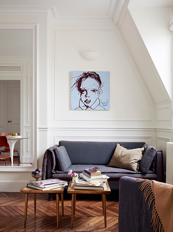 Inspiration for a small transitional open concept family room in Paris with white walls and medium hardwood floors.