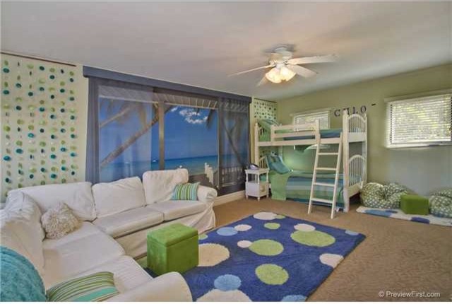 Photo of a tropical kids' room in San Diego.