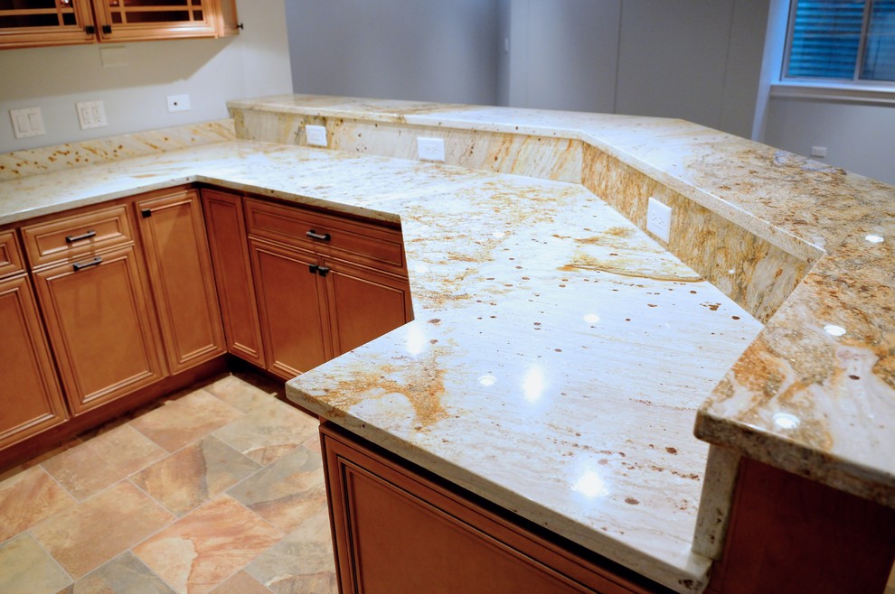 Transitional kitchen photo in Chicago