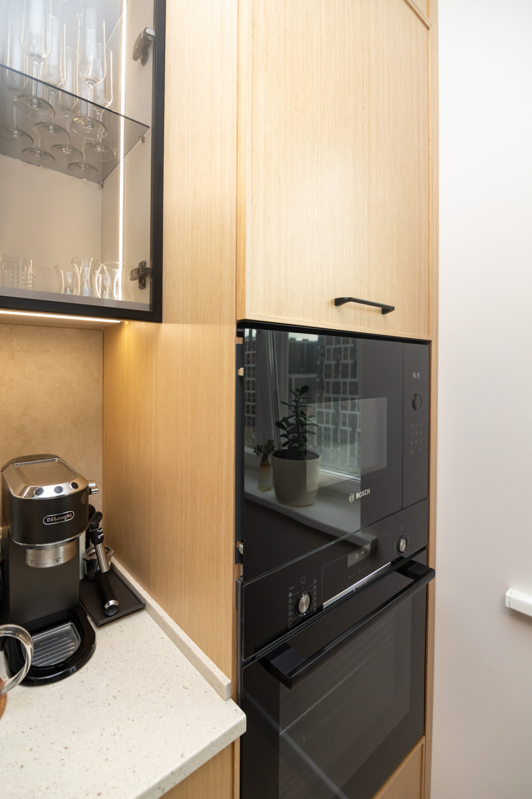 Неоклассическая кухня в трендовых цветах этого года