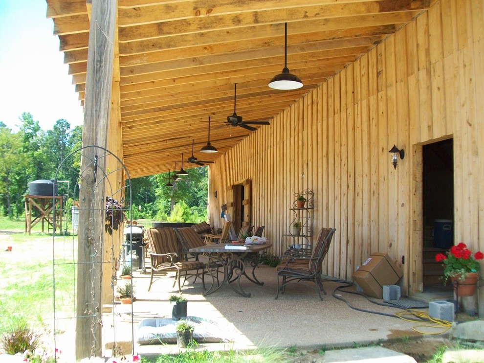 Home design - rustic home design idea in Austin