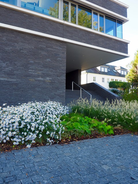 Treppenaufgang Mit Natursteinfassade Modern Garden Frankfurt