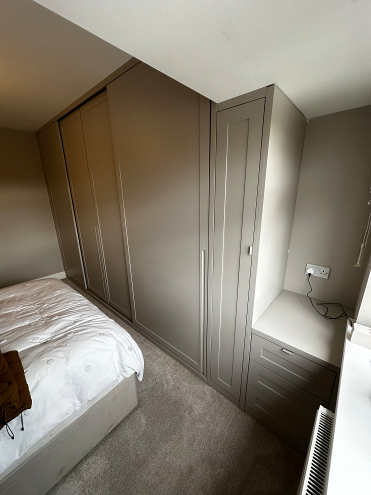 Sliding door wardrobe sprayed in farrow and ball elephants breath with oak int