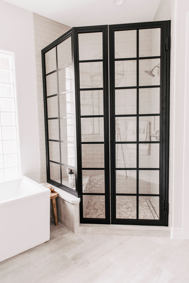 Example of a transitional bathroom design in Phoenix