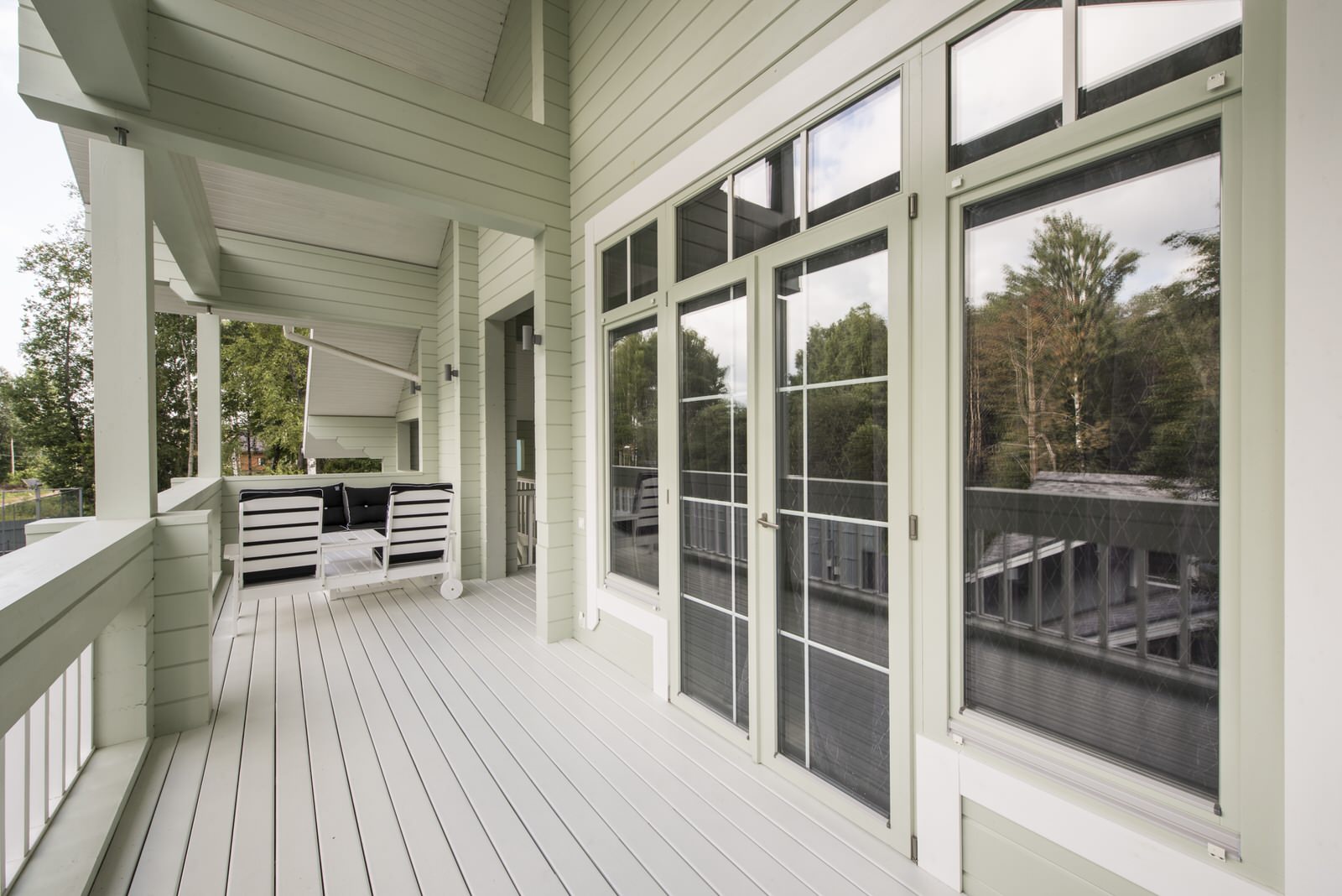 Под одной крышей