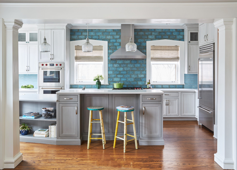 Kitchen - transitional kitchen idea in Chicago