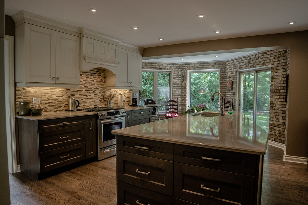 Kitchen - transitional kitchen idea in Toronto