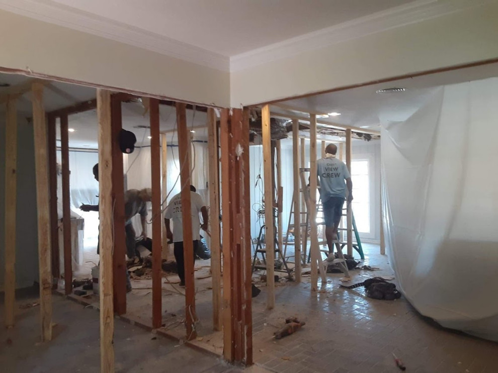 Inspiration for a transitional entryway remodel in Austin