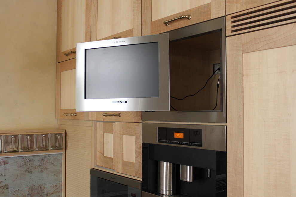 Кухня с кленовым фасадом и всякими хитростями