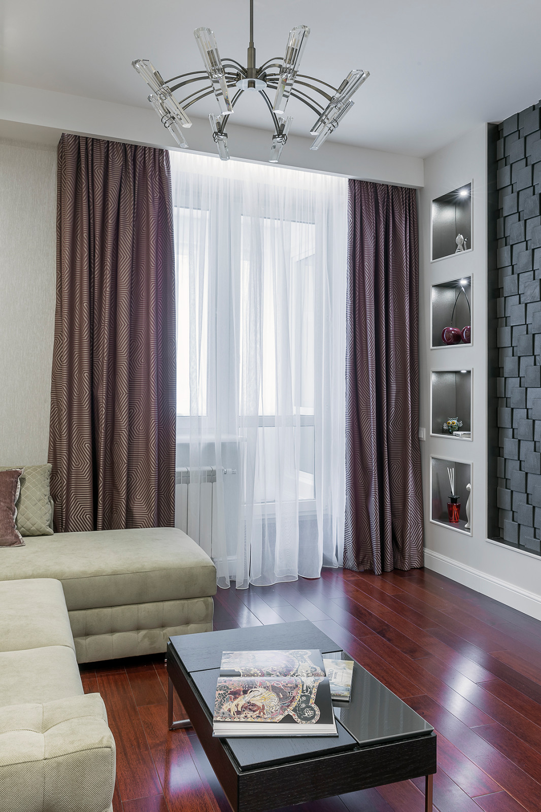 Четырехкомнатная квартира в жилом доме "Парус"