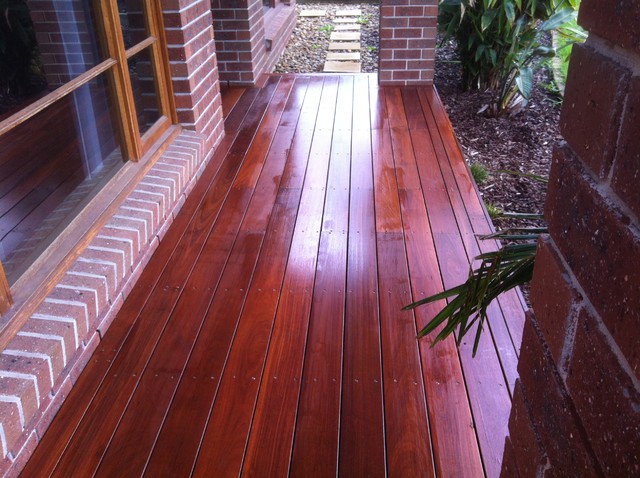 The Jarrah contemporary-deck
